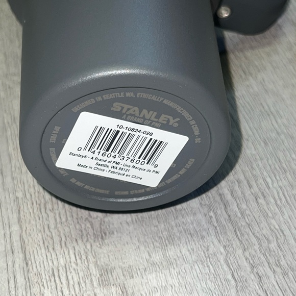 🆕 *NEW* Stanley - QUENCHER H2. FLOWSTATE TUMBLER | 40 OZ - CHARCOAL 2.0🆕 - Picture 3 of 5
